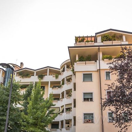 Easy Welcome Casa Rosada Apartment Nova Milanese Exterior photo