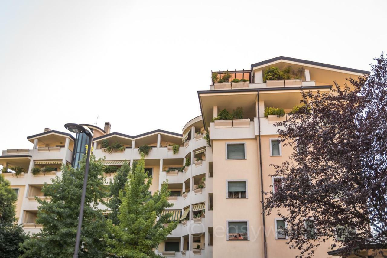 Easy Welcome Casa Rosada Apartment Nova Milanese Exterior photo