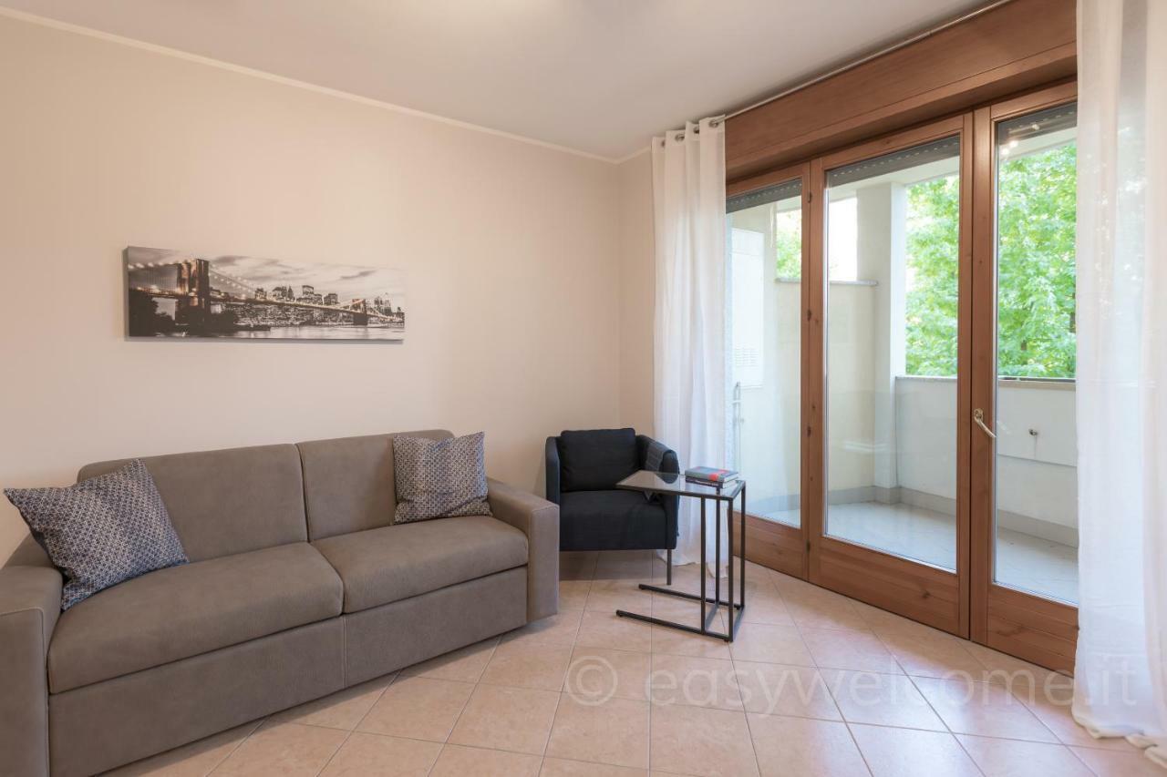 Easy Welcome Casa Rosada Apartment Nova Milanese Exterior photo