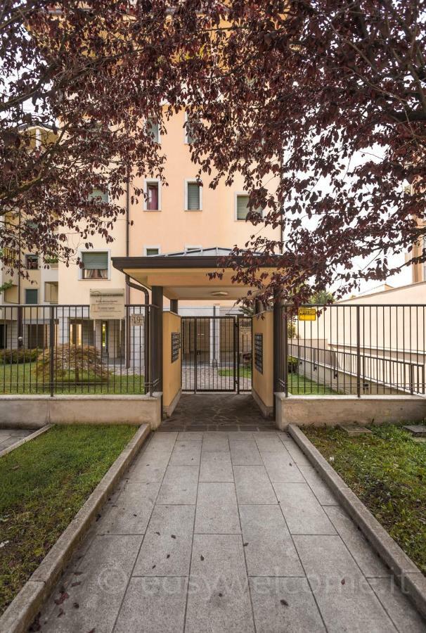 Easy Welcome Casa Rosada Apartment Nova Milanese Exterior photo