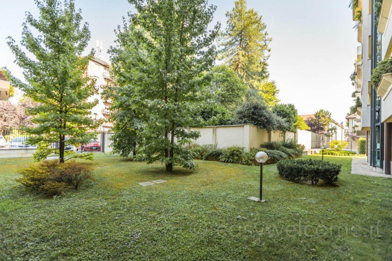 Easy Welcome Casa Rosada Apartment Nova Milanese Exterior photo